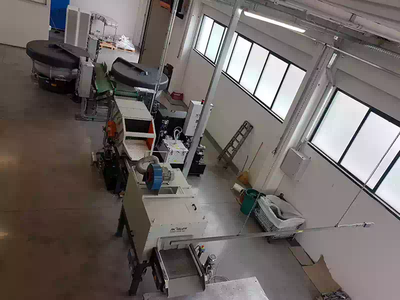 Impianto di burattatura metalli e vibrofinitura pressofusi.