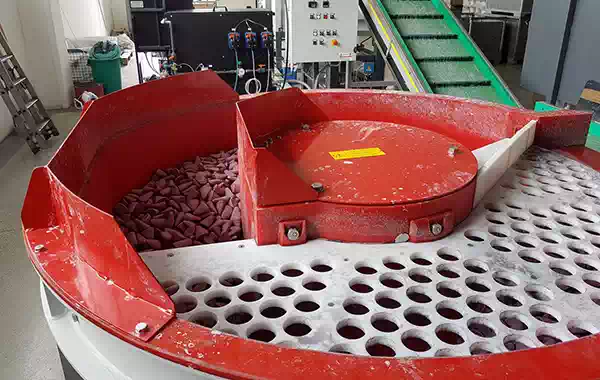 Macchinario per burattatura metalli a Rovigo.